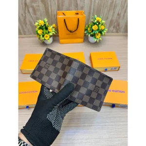Louis Vuitton Wallet For Men (BOT321)