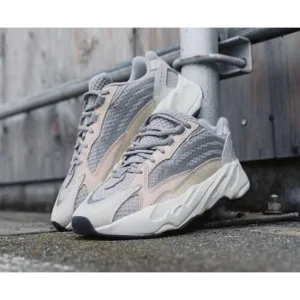 Adidas Yeezy 700 V2 Cream Reflective Shoes For Men (BOT828)