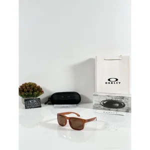 Oakley Sunglasses Brown For Men (SUP3567)