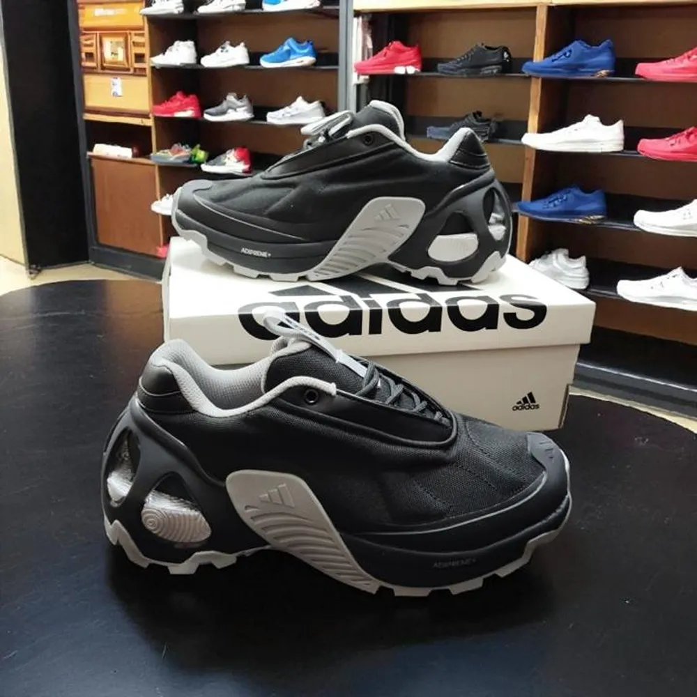 226 Adidas Edge Runner