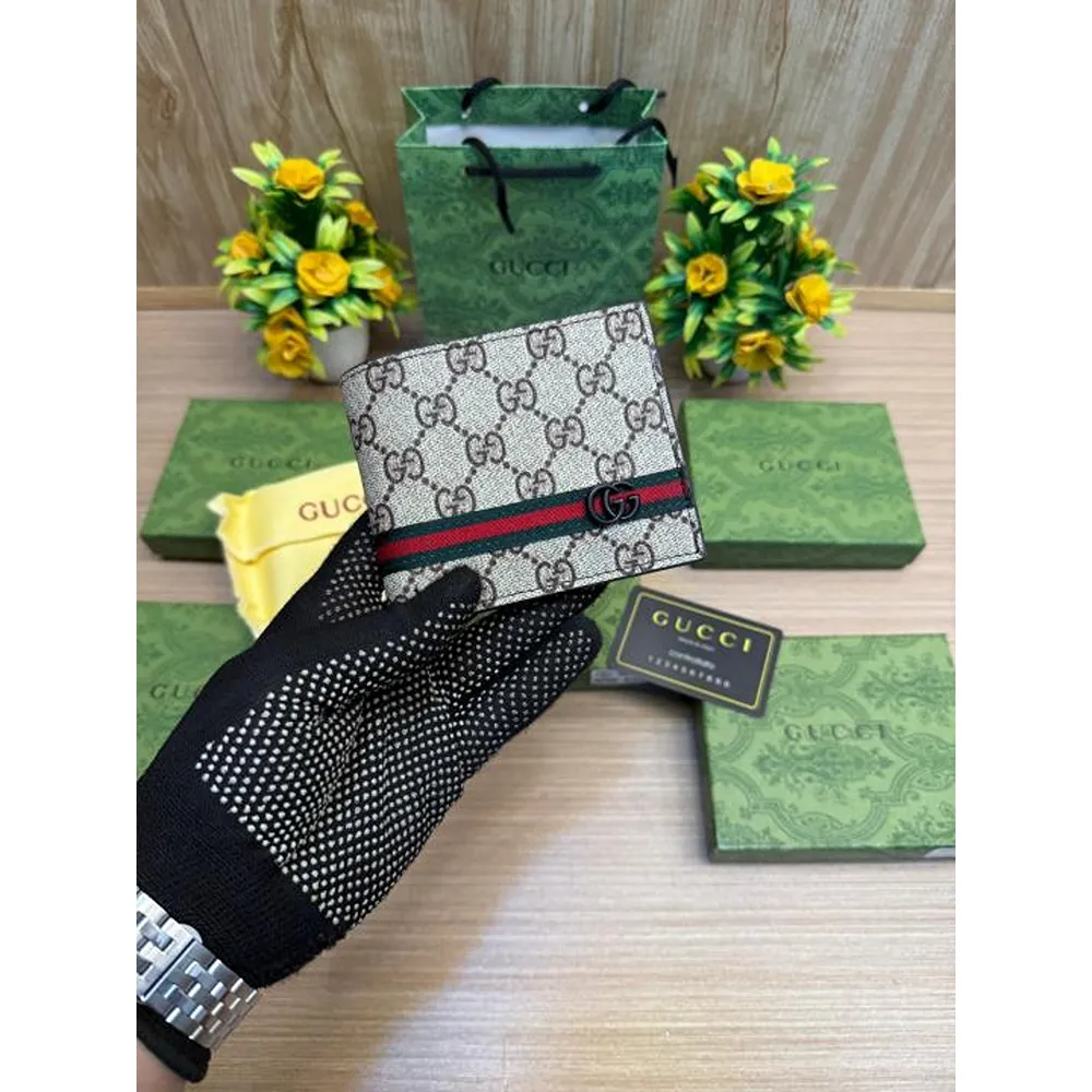 111 Gucci Wallet