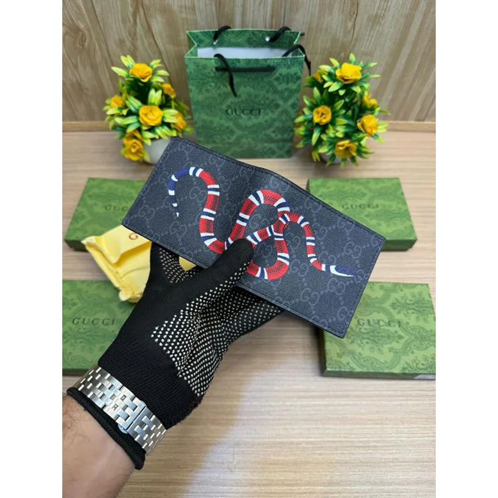 113 Gucci Wallet