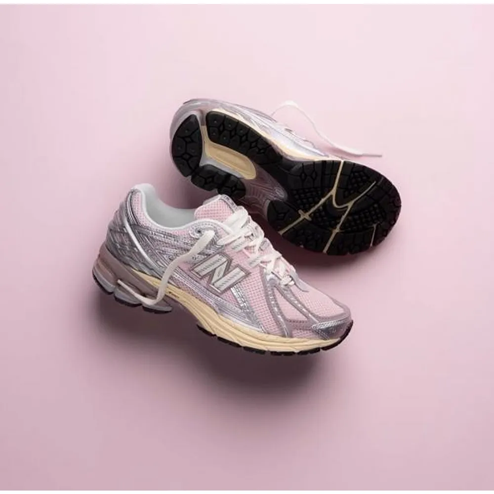 71 New Balance 1906r